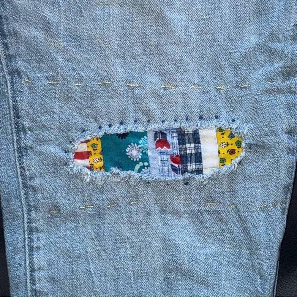 GAP Blue Boyfriend Jeans Relaxed Fit Distressed - Picture 5 of 6